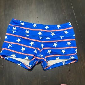 Fleo shorts size medium